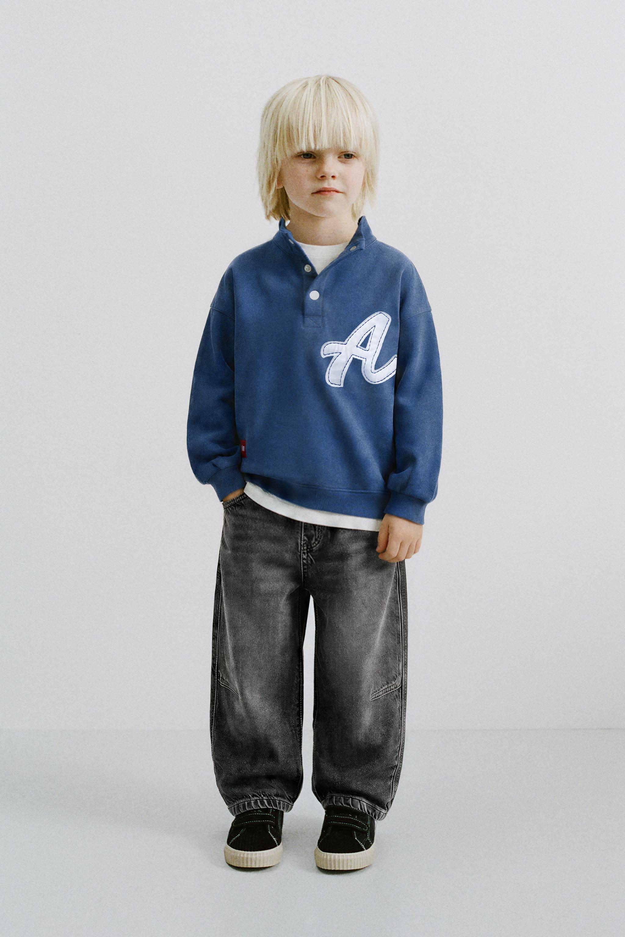 LETTER PATCH SWEATSHIRT